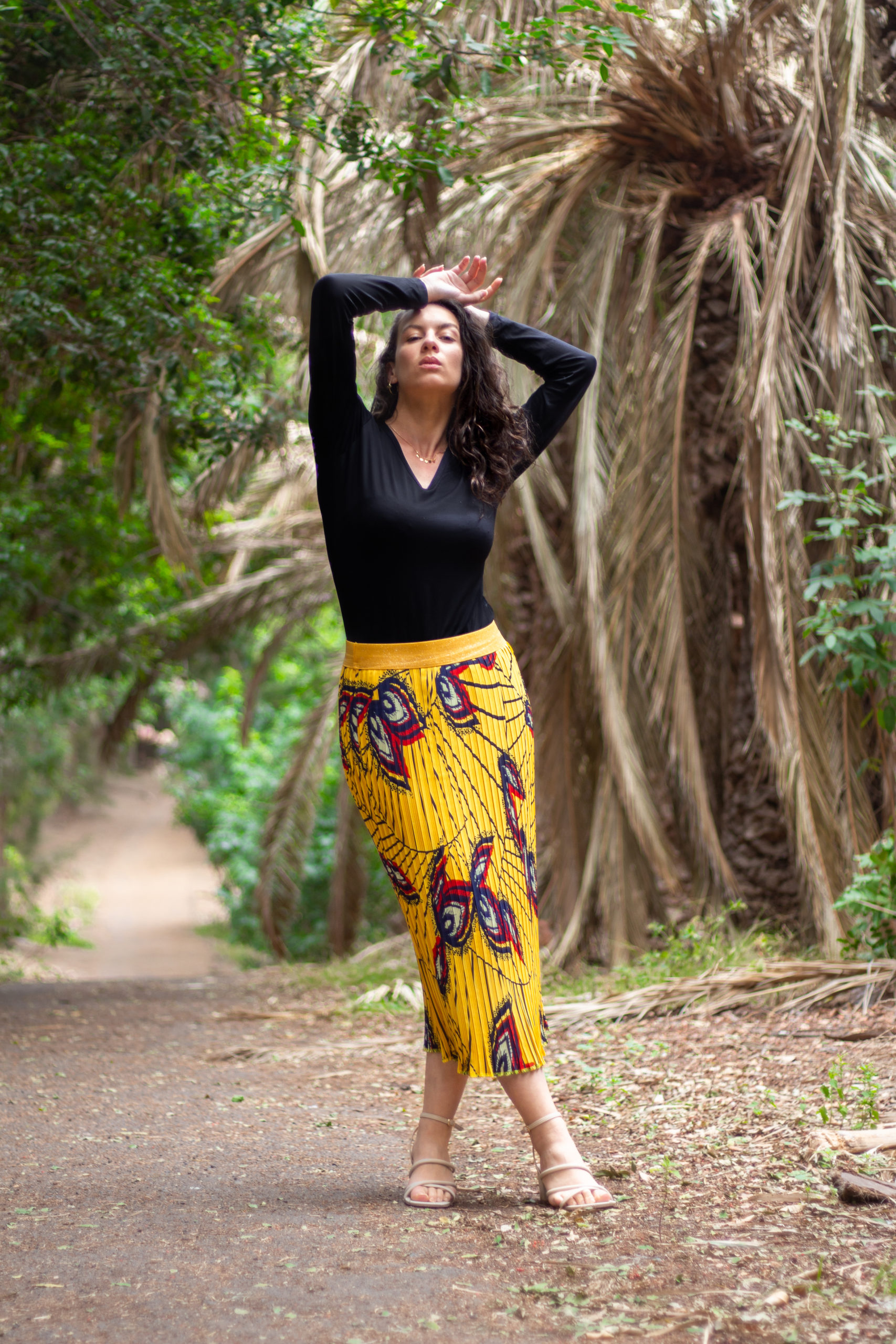 Jupe plissée LOLA longue jaune à motifs ethiques Jupe plissée LOLA longue jaune à motifs ethiques