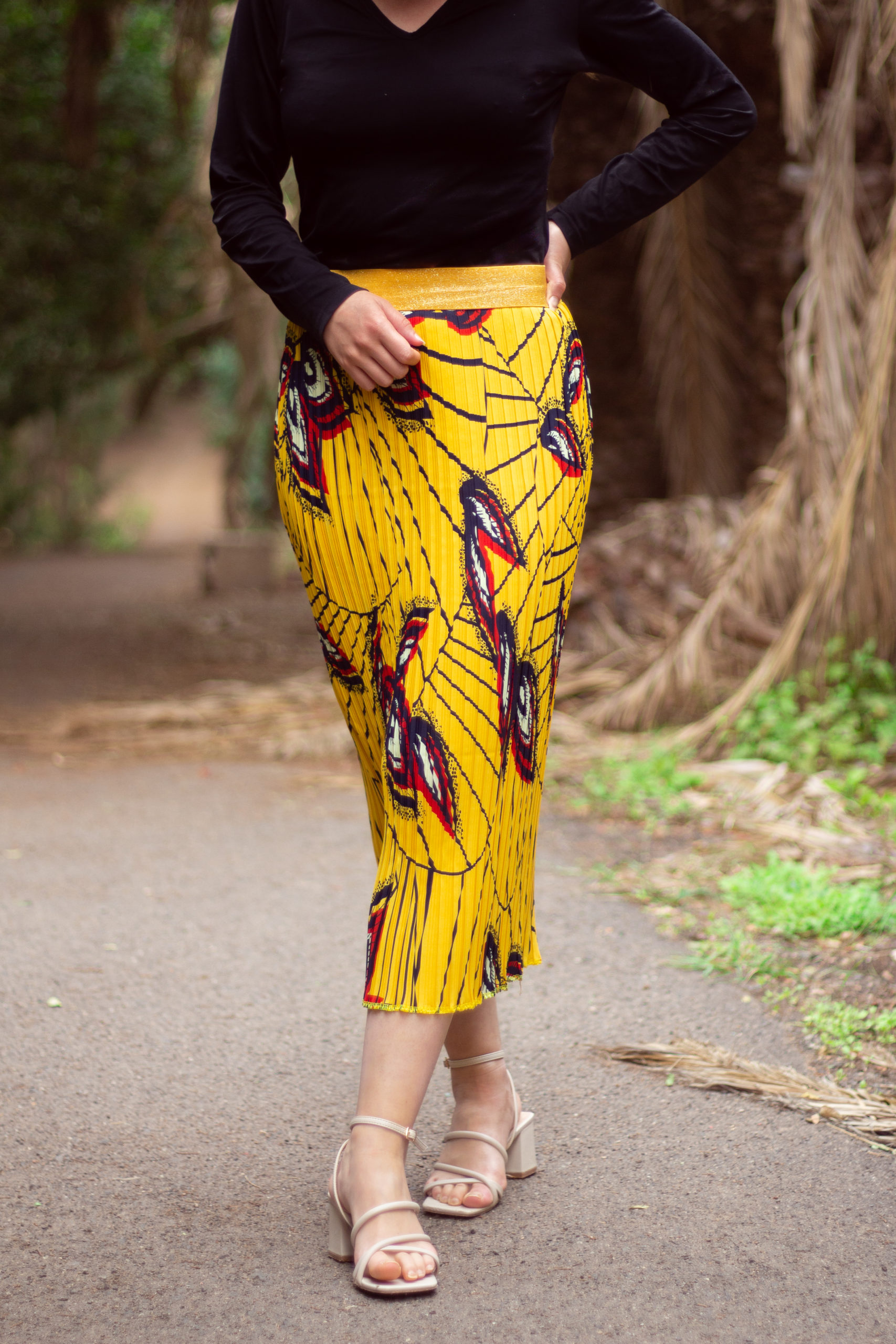 Jupe plissée LOLA longue jaune à motifs ethiques Jupe plissée LOLA longue jaune à motifs ethiques