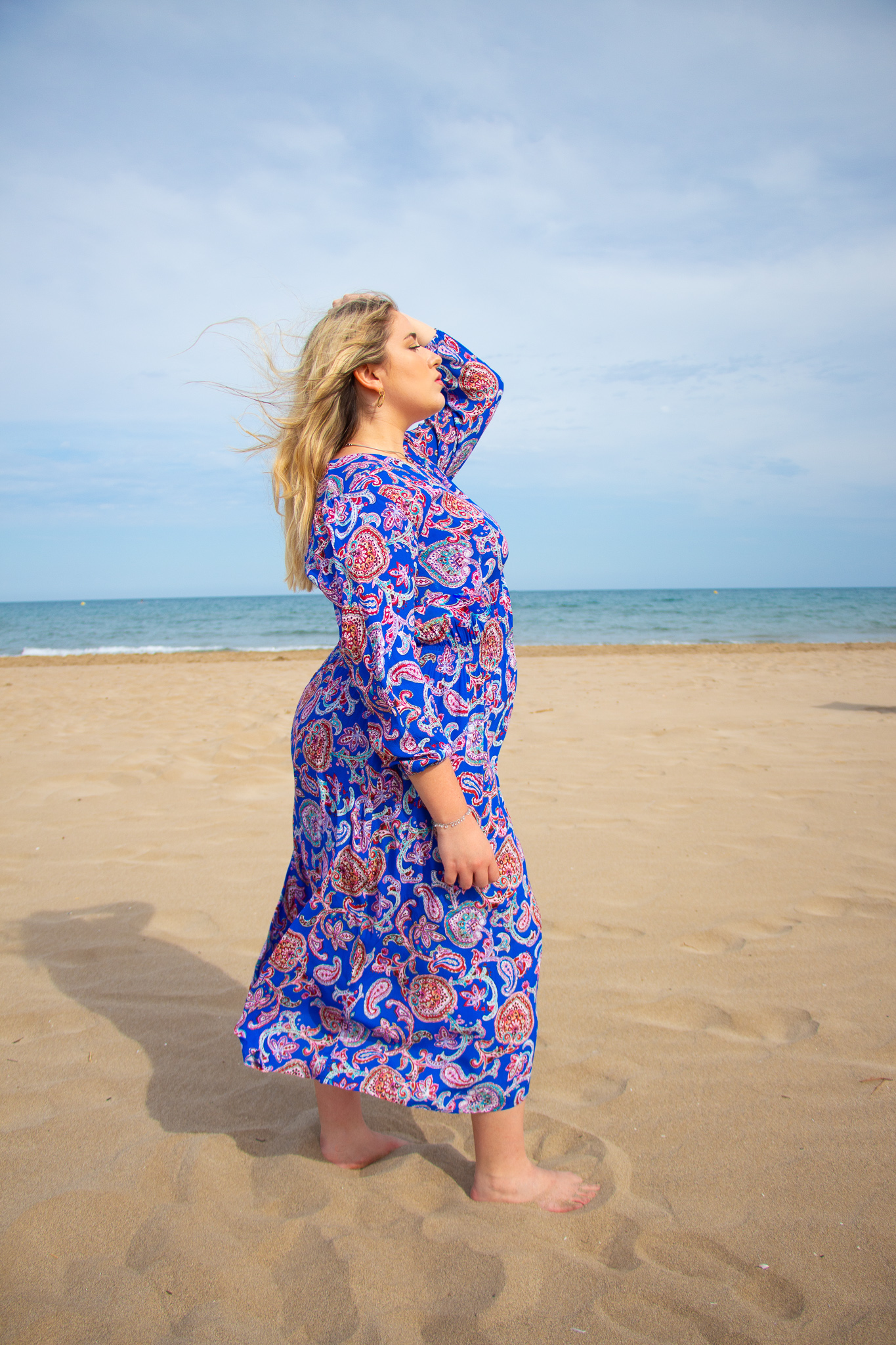 Robe bohème TOSCANE légère imprimé cachemire sur fond bleu roi Robe bohème TOSCANE légère imprimé cachemire sur fond bleu roi