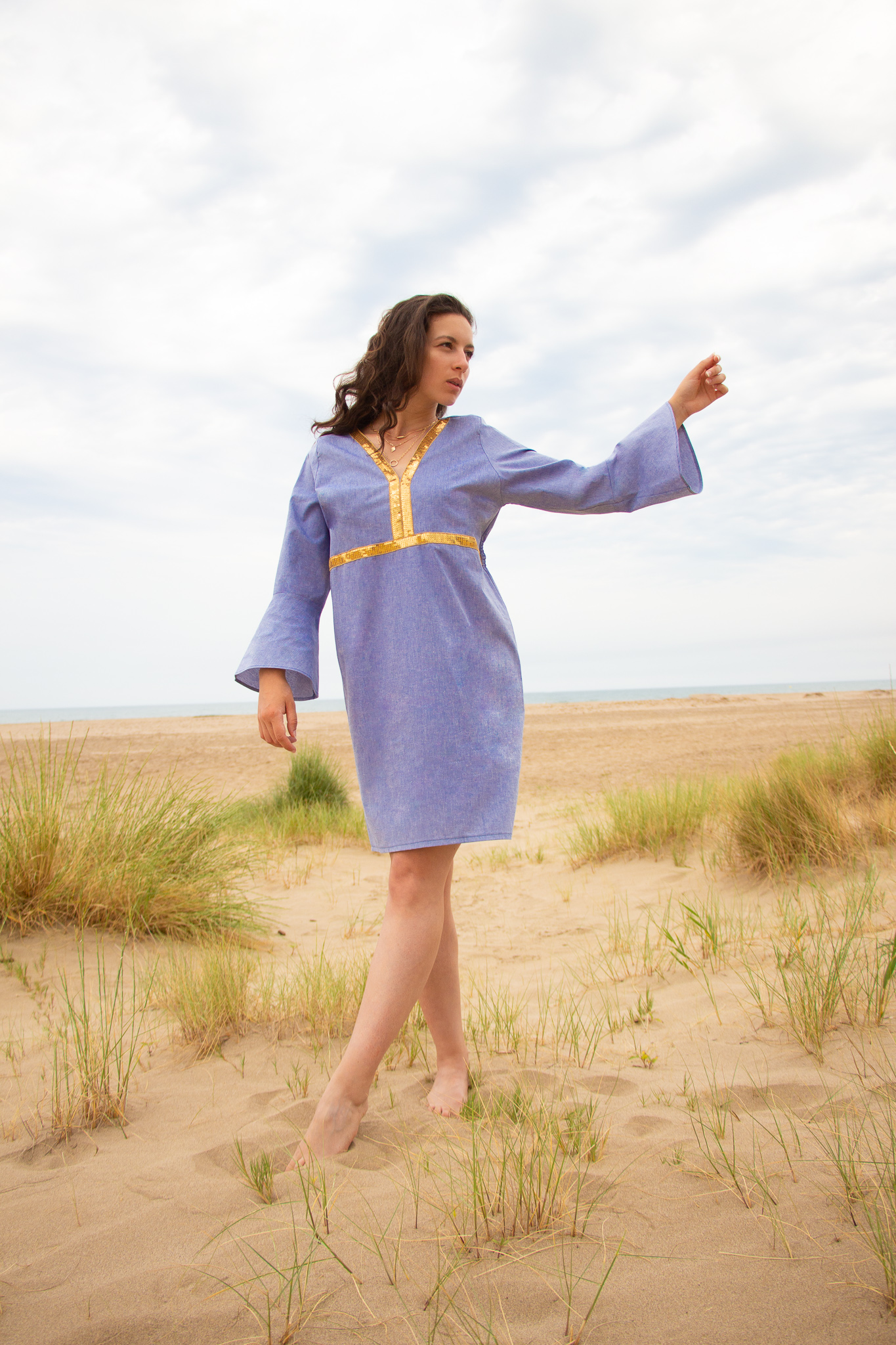 robe CÉLIE coton bleu chambray à sequins dorés manches trompettes robe CÉLIE coton bleu chambray à sequins dorés manches trompettes
