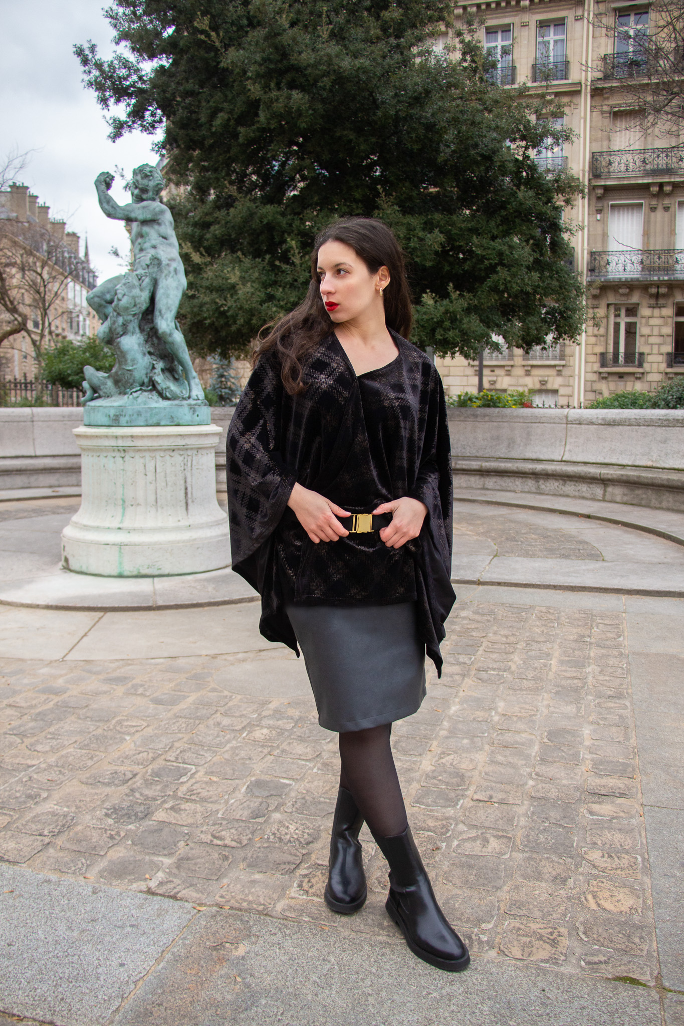 poncho velours noir et doré poncho velours noir et doré