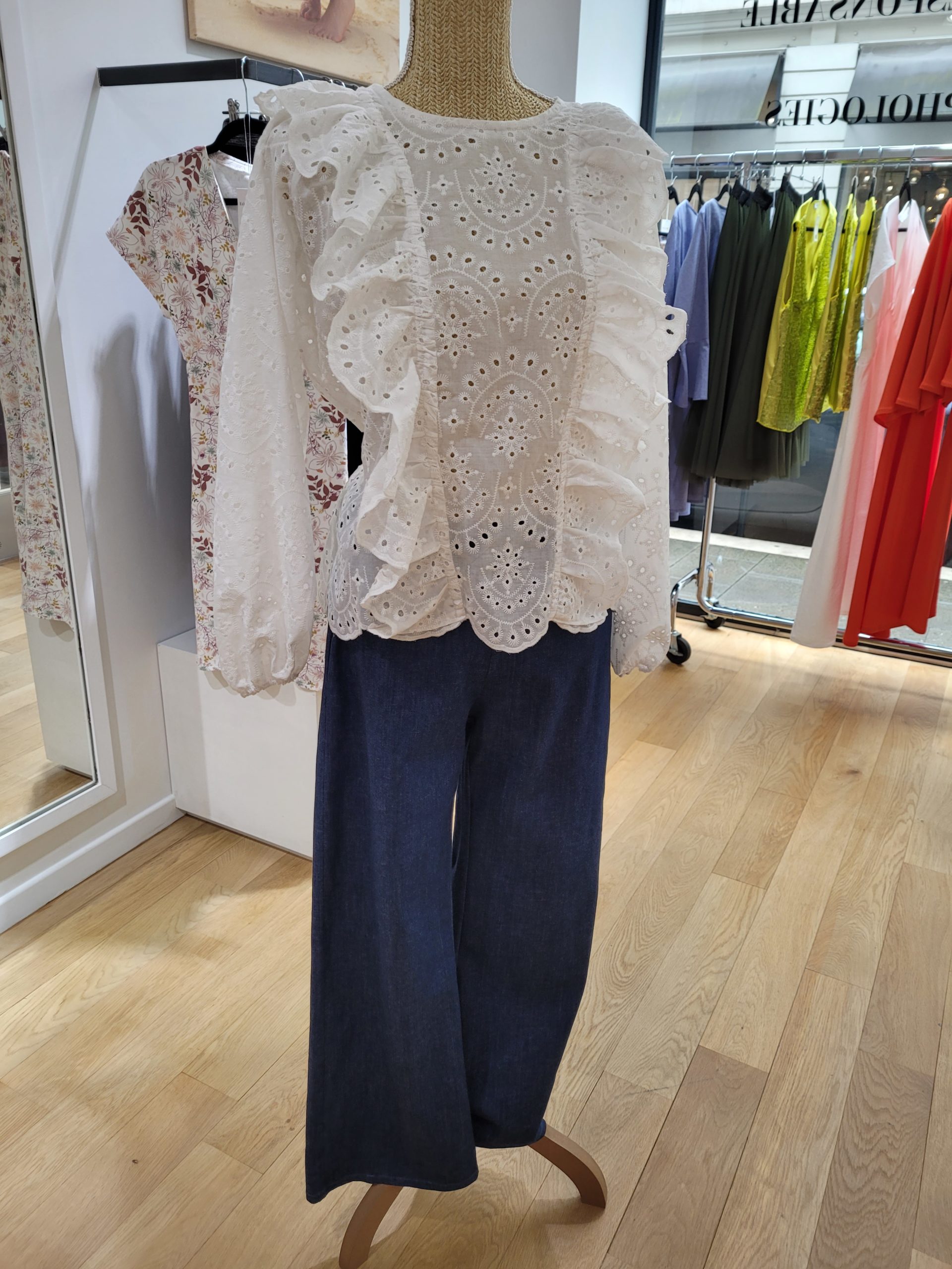 20240502_103936 Broderie anglaise haute couture Anastasia