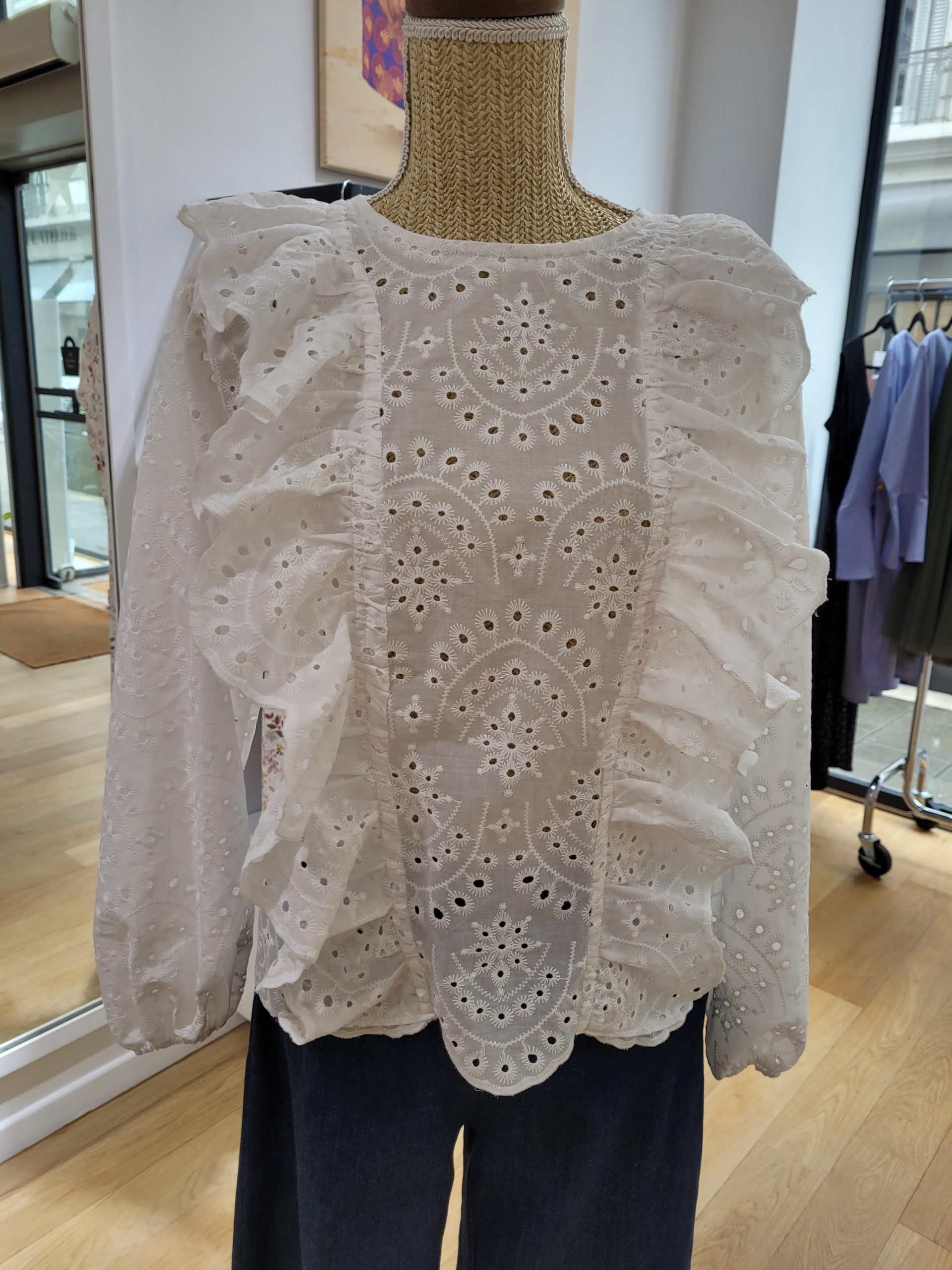 20240502_103942 Broderie anglaise haute couture Anastasia