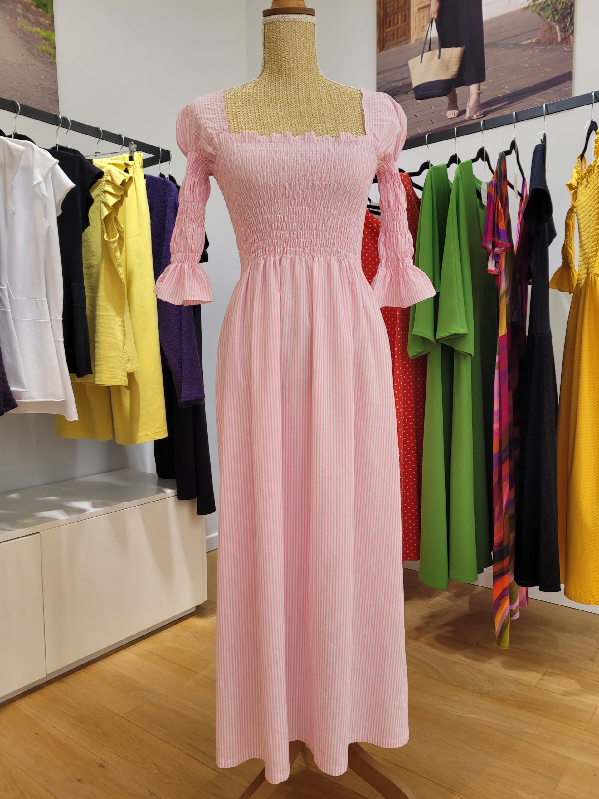 Robe ALTINAÏ smocks coton rayures blanches et roses Robe ALTINAÏ smocks coton rayures blanches et roses