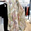 Blouse col rond imprimée motifs cachemire verts et roses Blouse col rond imprimée motifs cachemire verts et roses