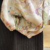 Blouse col rond imprimée motifs cachemire verts et roses Blouse col rond imprimée motifs cachemire verts et roses