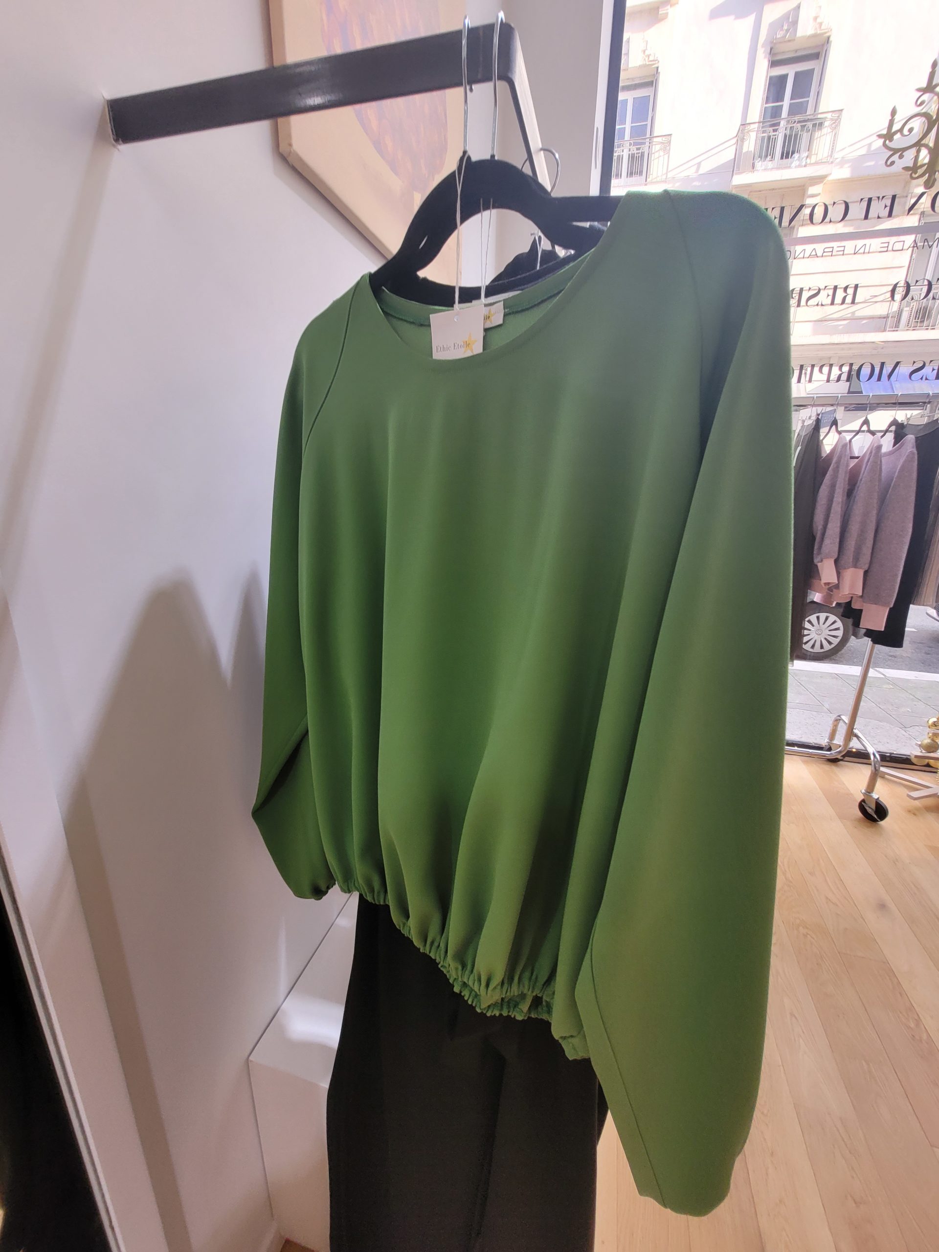BloBlouse col rond crêpe vert pomme Blouse col rond crêpe vert pomme