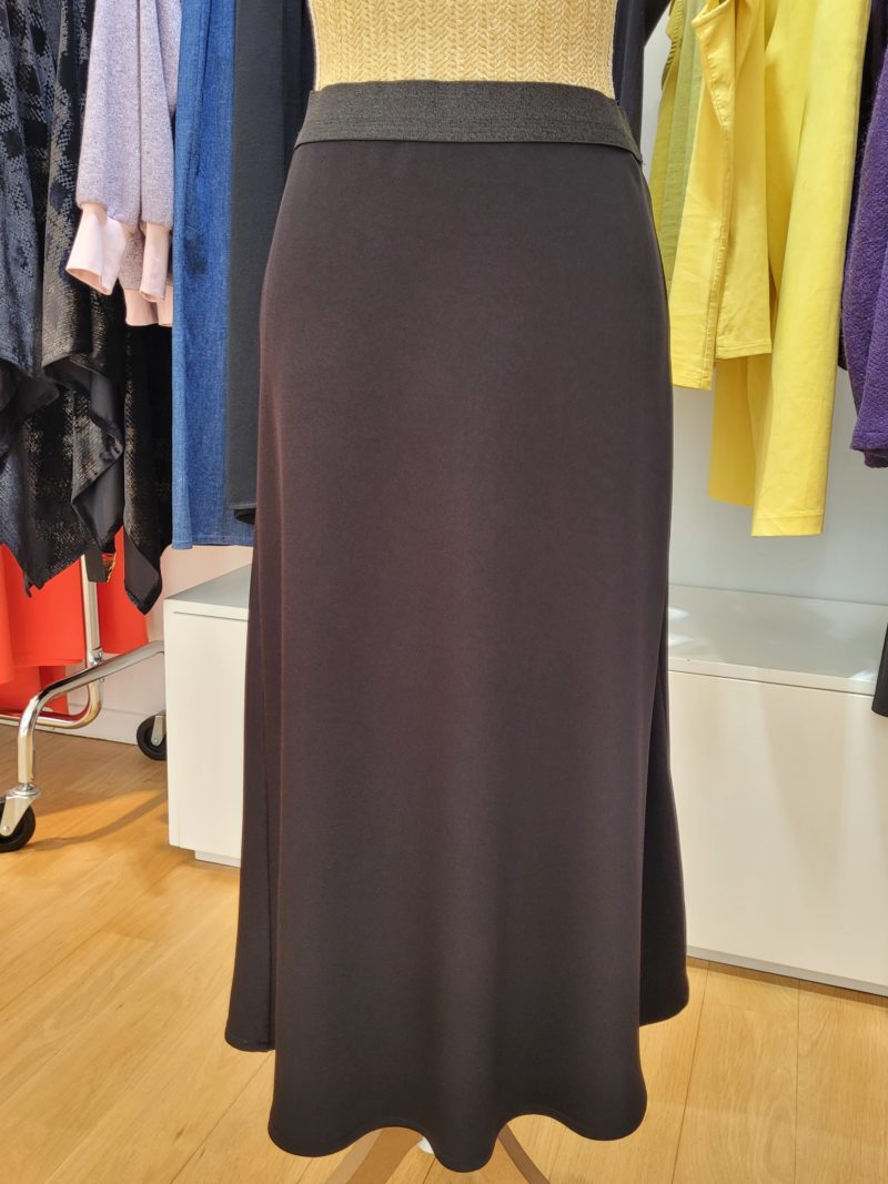 Jupe midi satin noir stretch