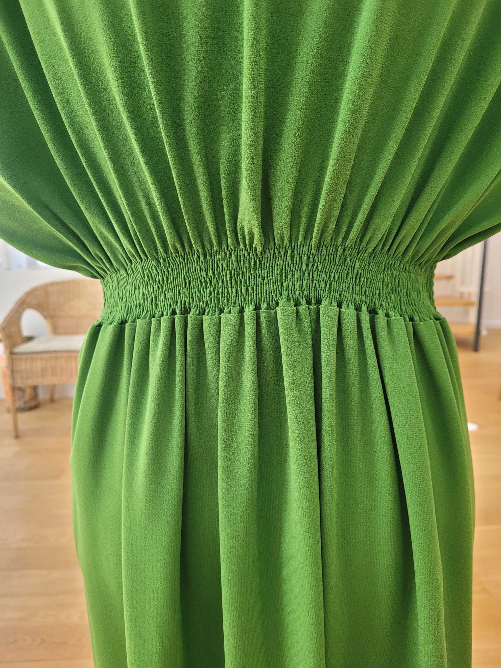 Robe MARYSE drapée en crêpe vert pomme Robe MARYSE drapée en crêpe vert pomme