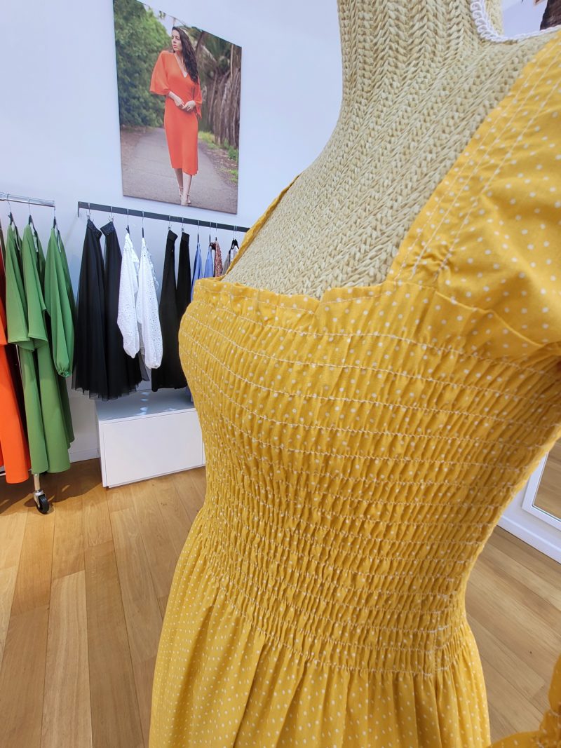 Robe ALTINAÏ smocks safran à petits pois blancs