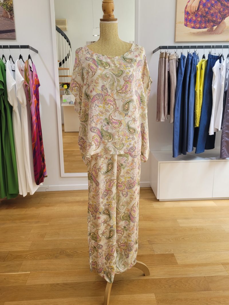 Blouse MYKONOS et pantalon VIVIANE en viscose imprimée
