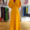Robe MARYSE drapée en crêpe safran Robe MARYSE drapée en crêpe safran