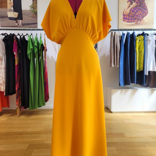 Robe MARYSE drapée en crêpe safran