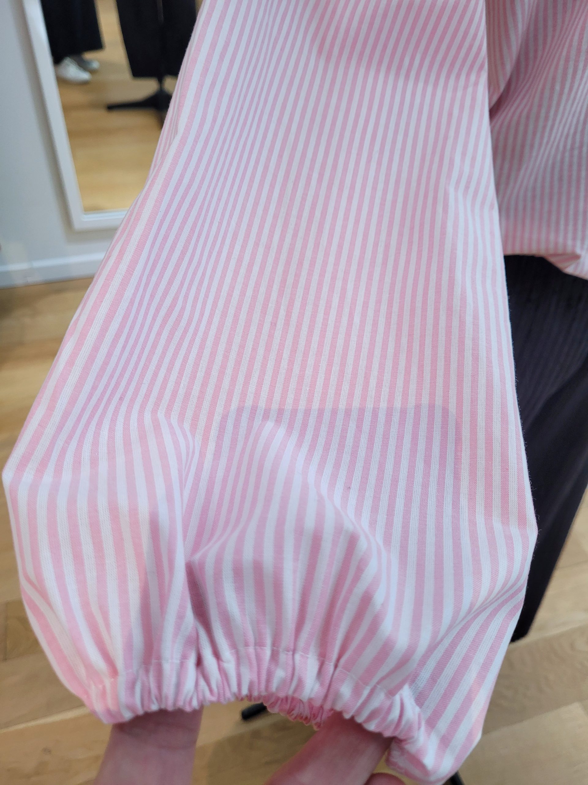 Blouse col V popeline coton à rayures blanches et roses Blouse col V popeline coton à rayures blanches et roses