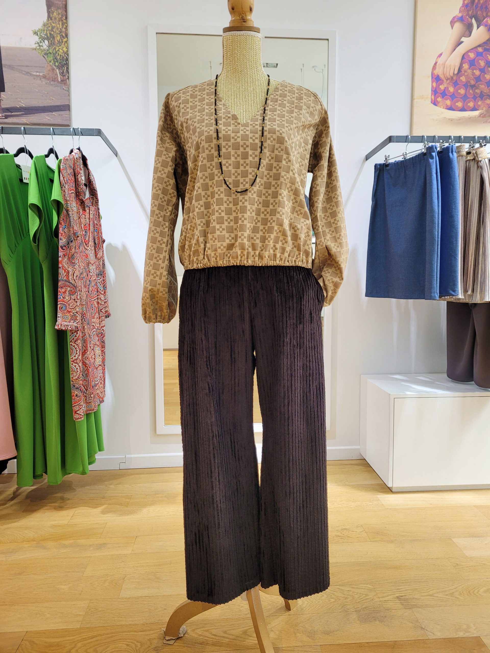 Blouse col V jacquard coton façon monogramme marron beige Blouse col V jacquard coton façon monogramme marron beige