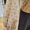 Blouse col V jacquard coton façon monogramme marron beige Blouse col V jacquard coton façon monogramme marron beige
