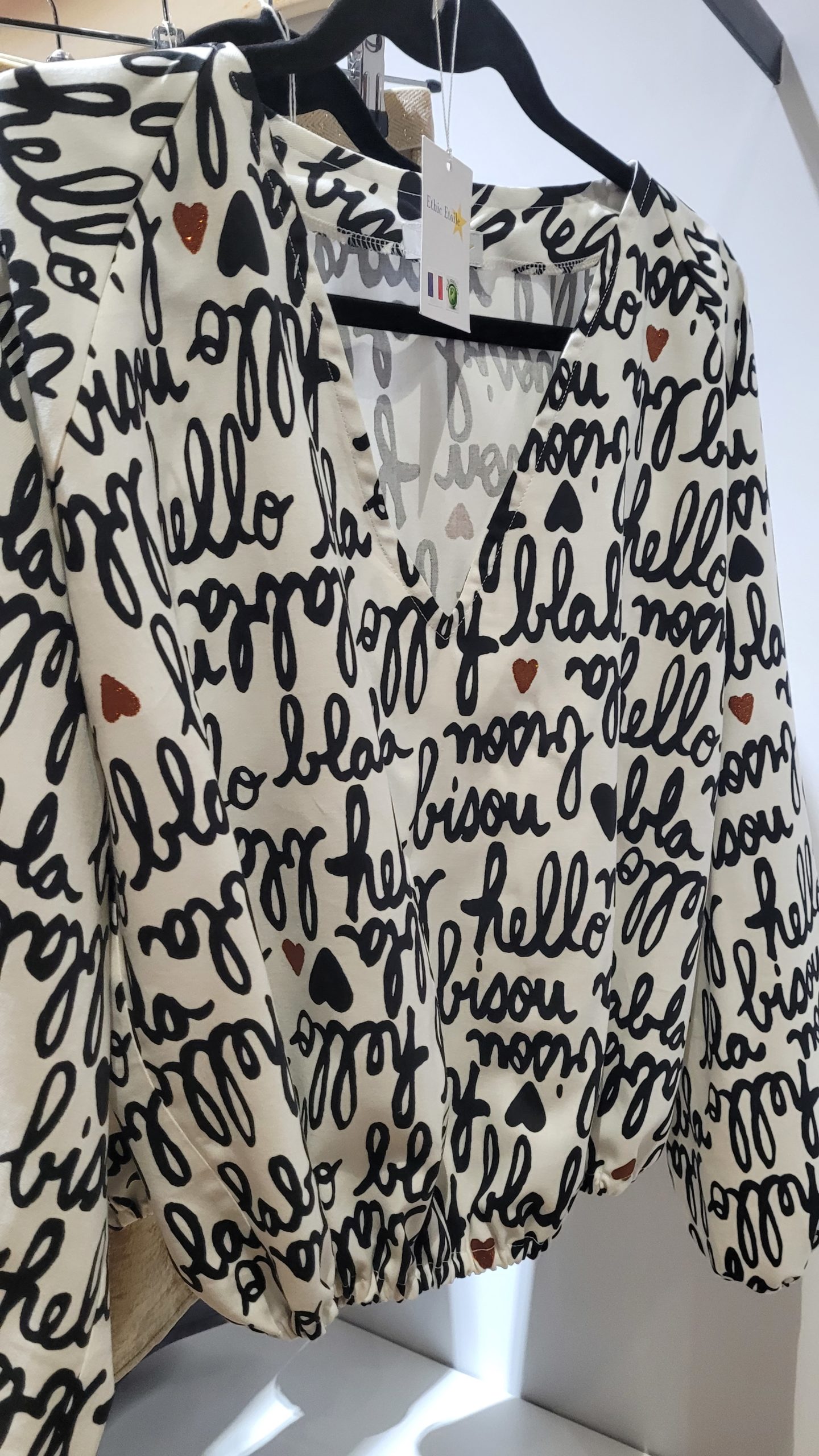 Blouse col V sergé coton imprimé à messages