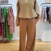 Pantalon ROMY cappuccino double-crêpe et blouse monogramme jacquard