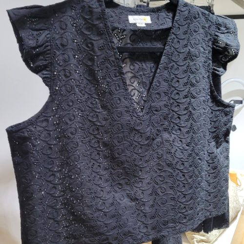 LEONIE haut broderie anglaise noir manches volants