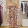 Pantalon VIVIANE viscose stretch imprimé coloré fond blanc