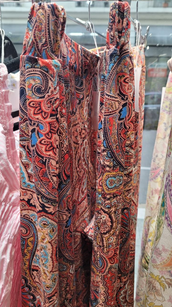 Pantalon VIVIANE viscose stretch imprimée cachemire rouge Pantalon VIVIANE viscose stretch imprimée cachemire rouge