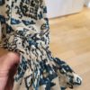 Blouse ANNA viscose lurex imprimée jacquard bleu canard sur fond beige